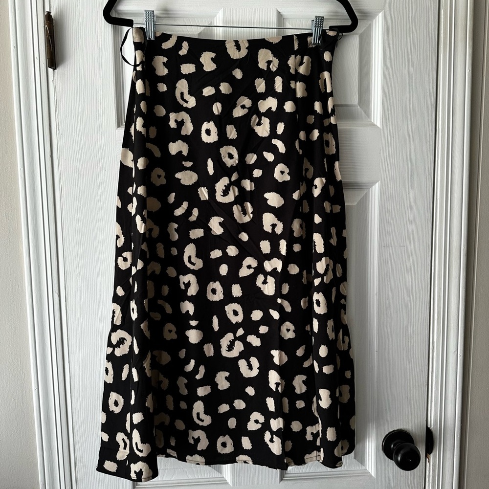 Black and cream leopard skirt size 6